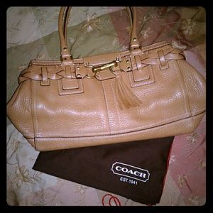 👜Gorgeous Coach Hampton braided carry all!👜